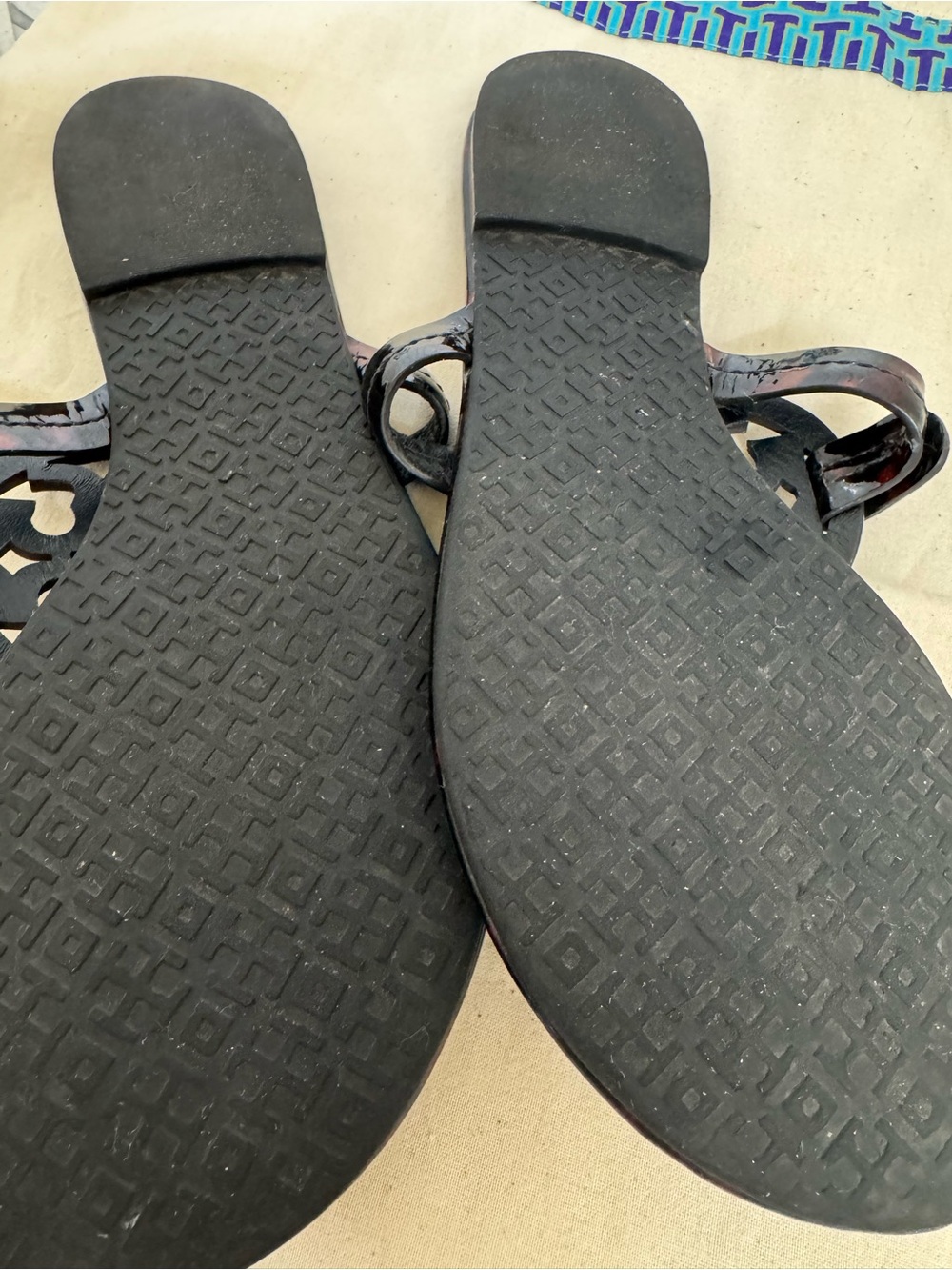 Tory Burch Tortoiseshell Patent Logo Thong Sandals - Picture 4 of 4